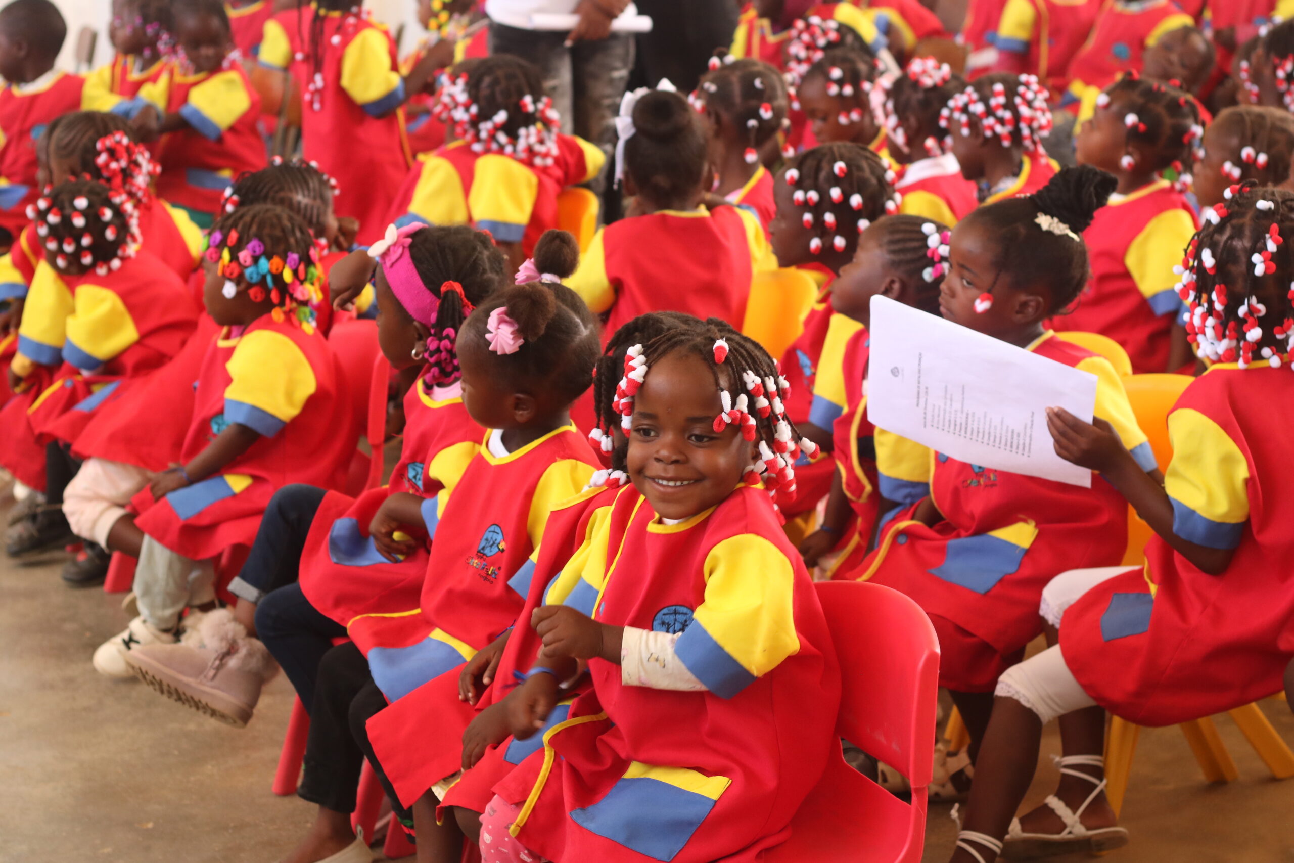 turma formação creches doação empresarial acolhimento infantil alfabetização Criança Feliz Angola