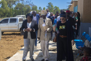 criança feliz angola no Tchihingui - cerimonia de inauguração. Patrocinio Banco Fomento Angola (BFA)