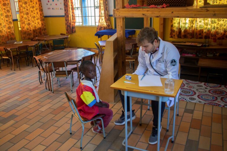 Atendimento de saude Parceria com Unievangelica no CFA